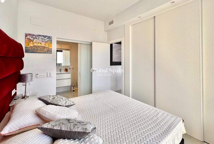 Resale - VILLA -
ORIHUELA COSTA - Lomas de Cabo Roig