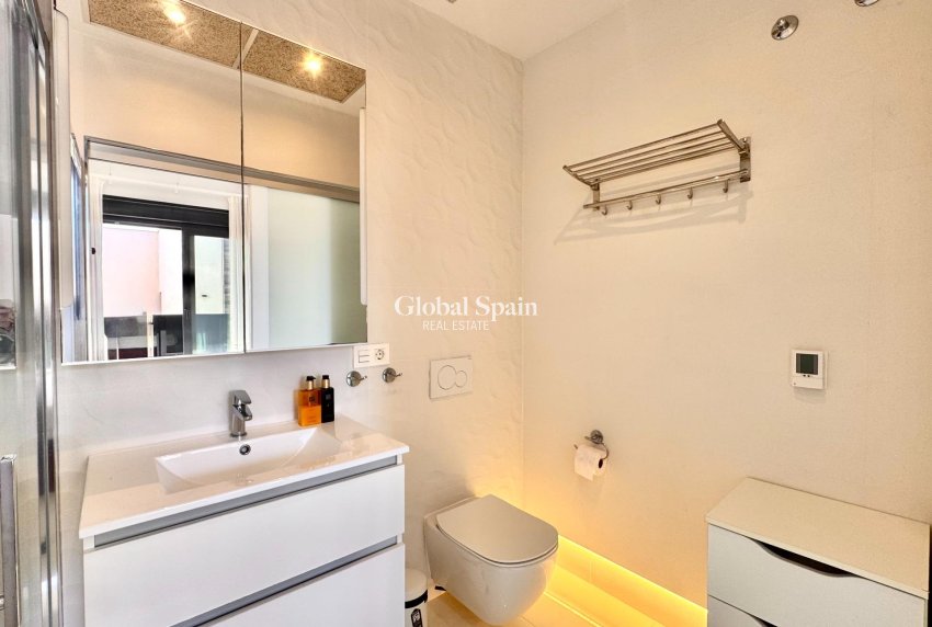 Resale - VILLA -
ORIHUELA COSTA - Lomas de Cabo Roig