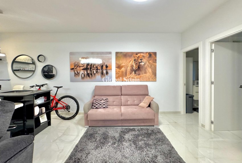 Resale - VILLA -
ORIHUELA COSTA - Lomas de Cabo Roig