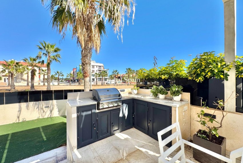 Resale - VILLA -
ORIHUELA COSTA - Lomas de Cabo Roig