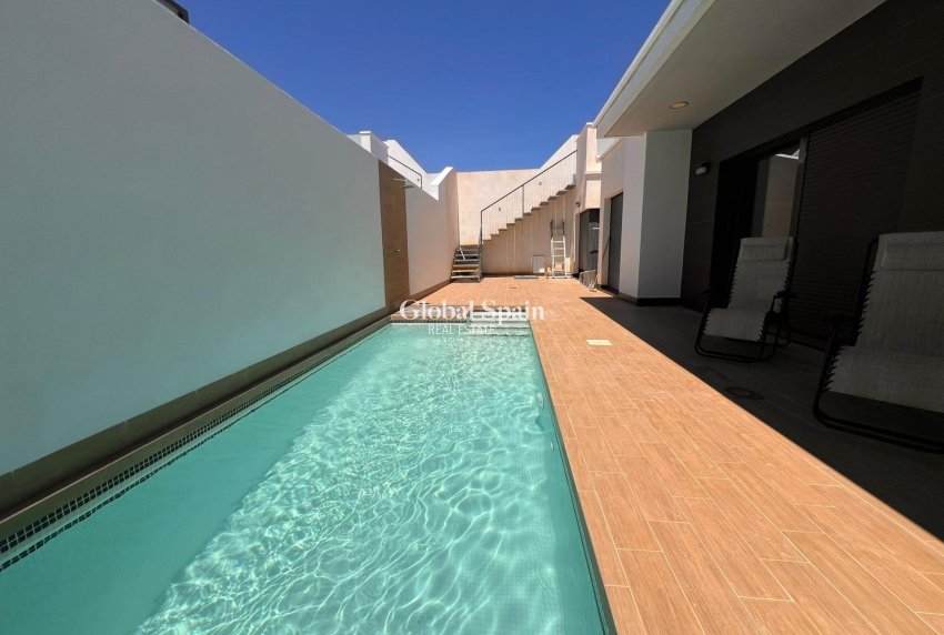 Resale - VILLA -
ORIHUELA COSTA - Lomas de Cabo Roig