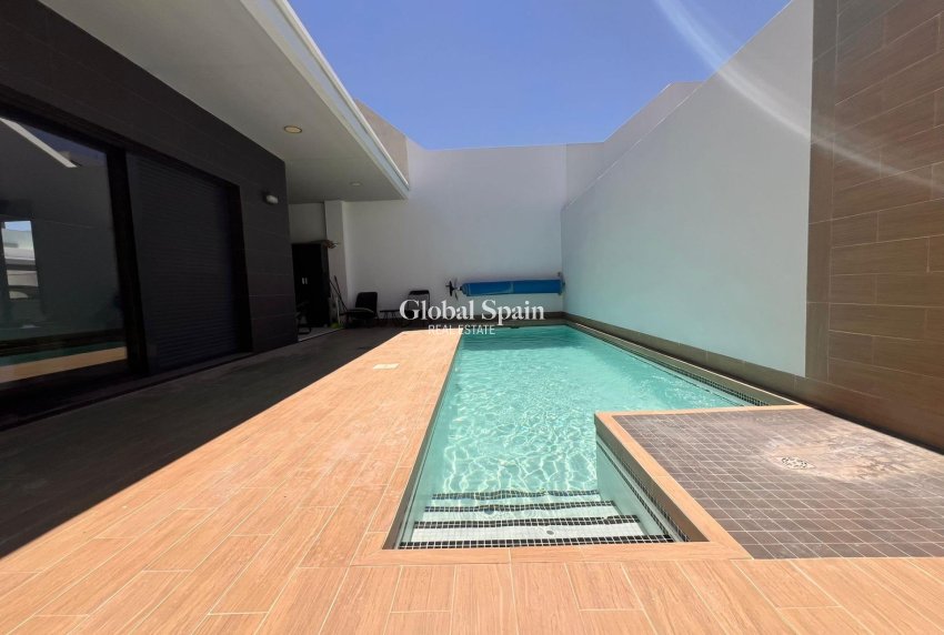 Resale - VILLA -
ORIHUELA COSTA - Lomas de Cabo Roig