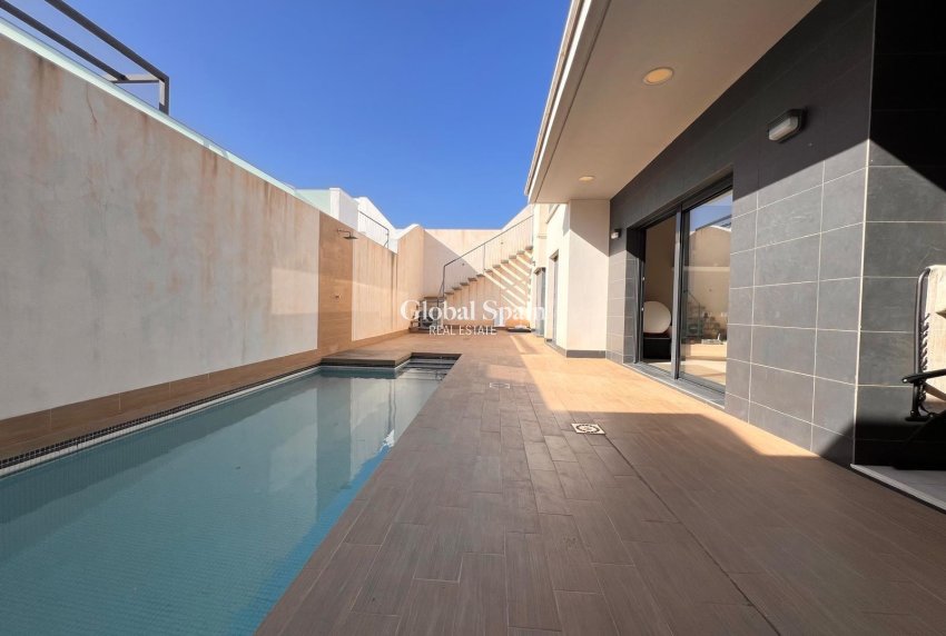Resale - VILLA -
ORIHUELA COSTA - Lomas de Cabo Roig