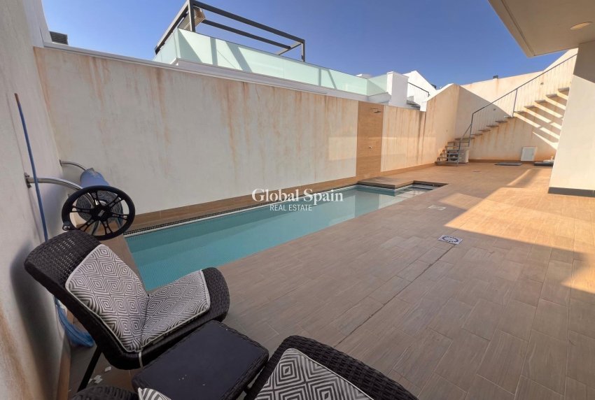 Resale - VILLA -
ORIHUELA COSTA - Lomas de Cabo Roig