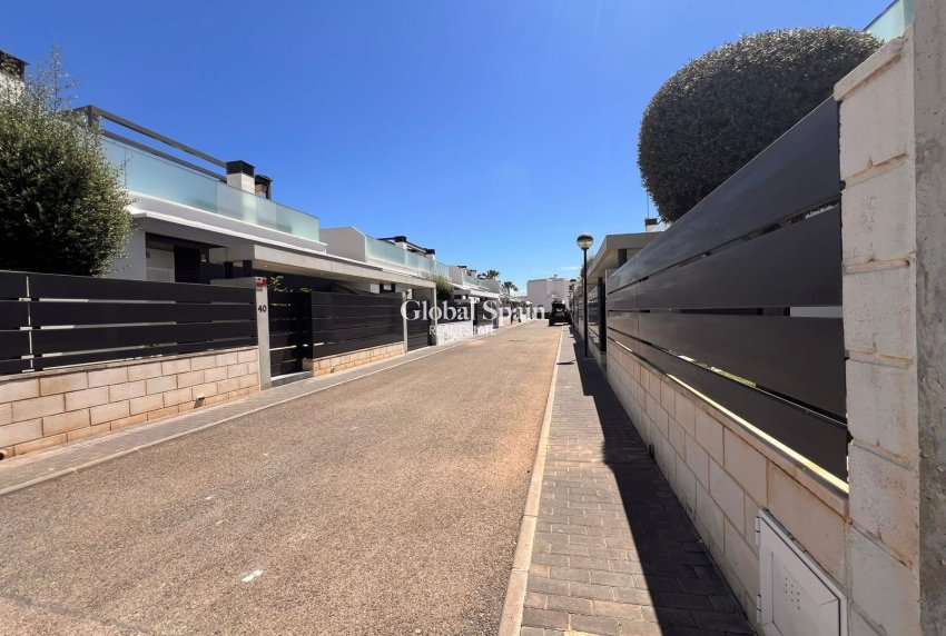 Resale - VILLA -
ORIHUELA COSTA - Lomas de Cabo Roig