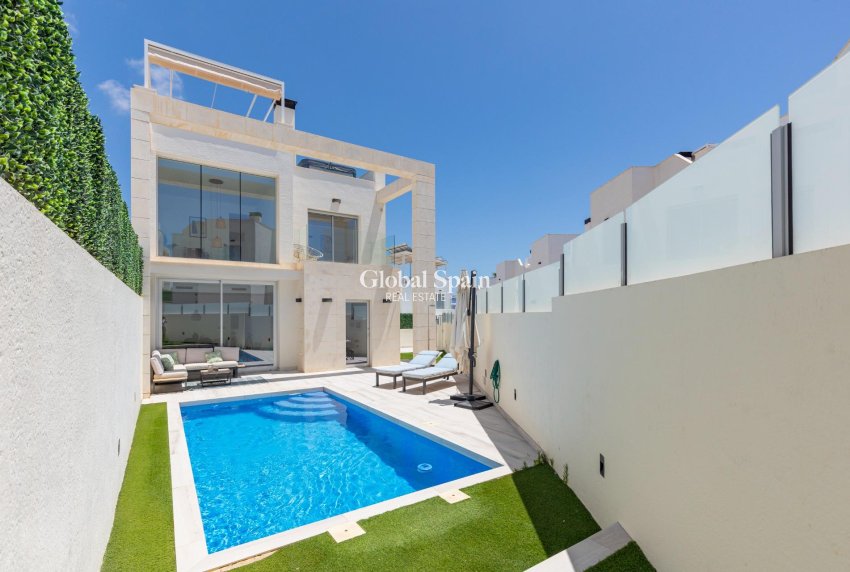 Resale - VILLA -
ORIHUELA COSTA - Lomas de Cabo Roig