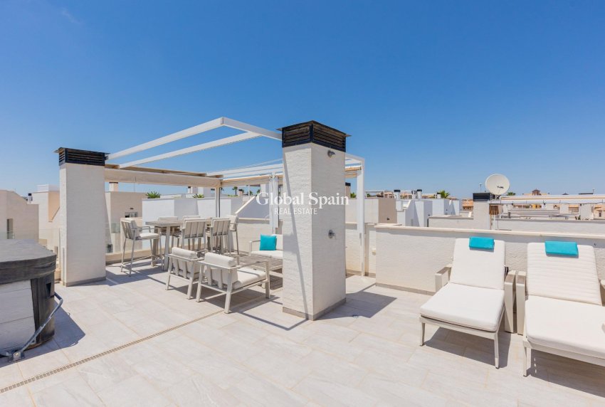 Resale - VILLA -
ORIHUELA COSTA - Lomas de Cabo Roig