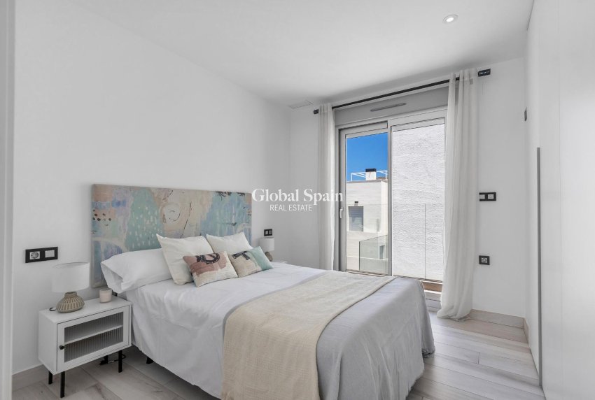 Resale - VILLA -
ORIHUELA COSTA - Lomas de Cabo Roig