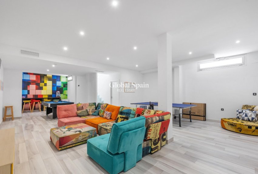 Resale - VILLA -
ORIHUELA COSTA - Lomas de Cabo Roig