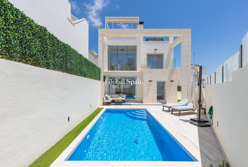 Resale - VILLA -
ORIHUELA COSTA - Lomas de Cabo Roig