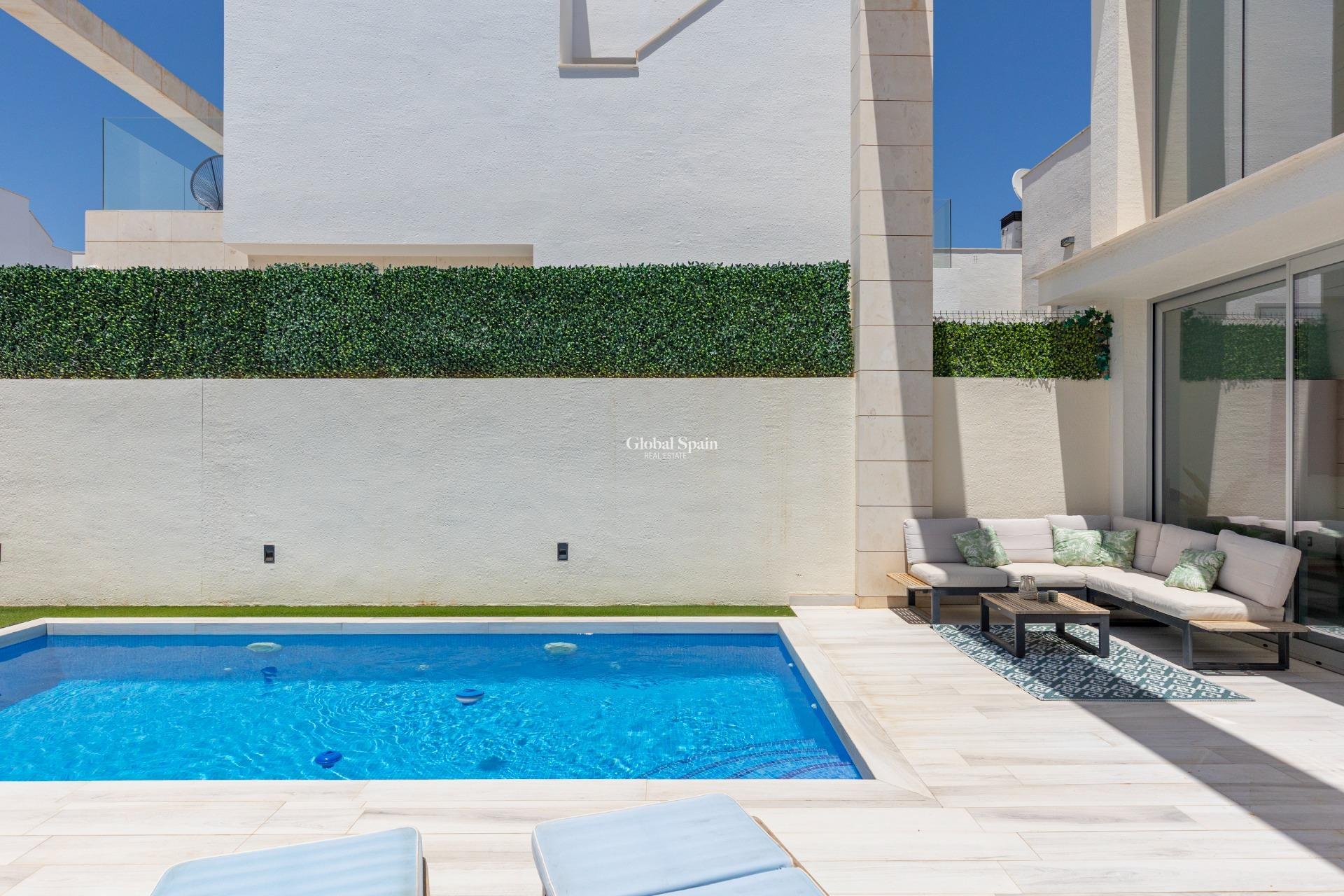 Resale - VILLA -
ORIHUELA COSTA - Lomas de Cabo Roig