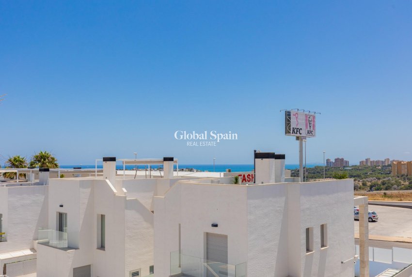 Resale - VILLA -
ORIHUELA COSTA - Lomas de Cabo Roig