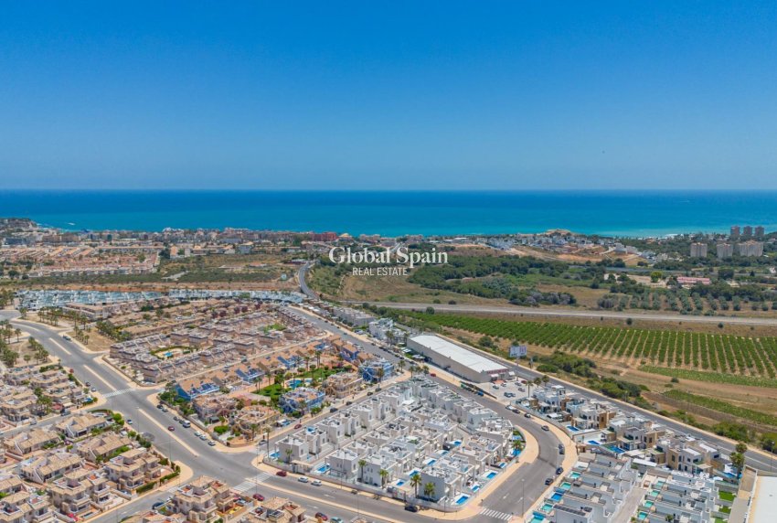 Resale - VILLA -
ORIHUELA COSTA - Lomas de Cabo Roig