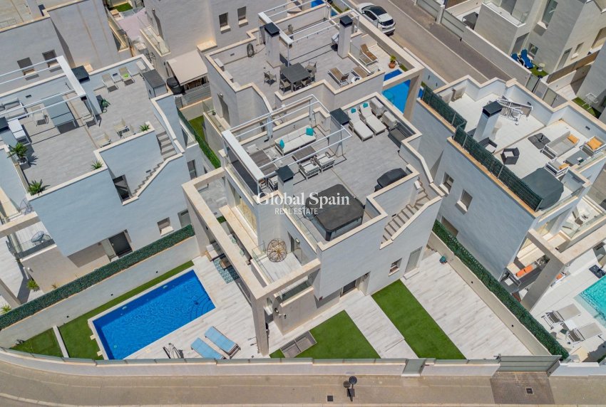 Resale - VILLA -
ORIHUELA COSTA - Lomas de Cabo Roig