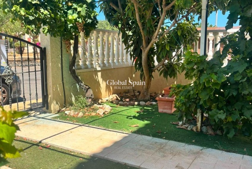 Resale - VILLA -
ORIHUELA COSTA - Lomas de Cabo Roig