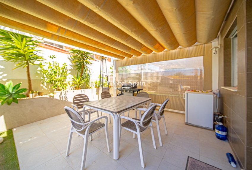 Resale - Villa -
ORIHUELA COSTA - Lomas de Cabo Roig