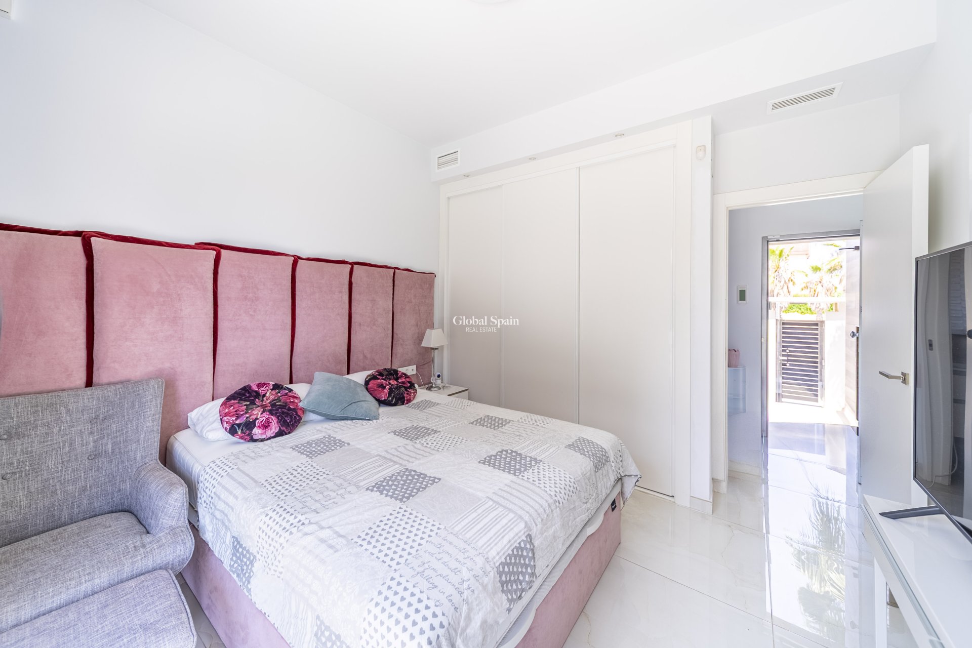 Resale - Villa -
ORIHUELA COSTA - Lomas de Cabo Roig