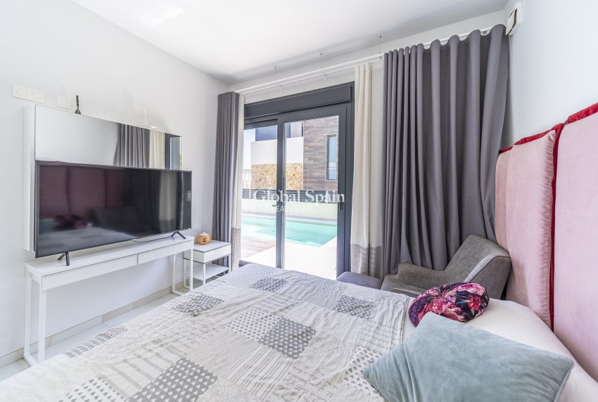 Resale - Villa -
ORIHUELA COSTA - Lomas de Cabo Roig