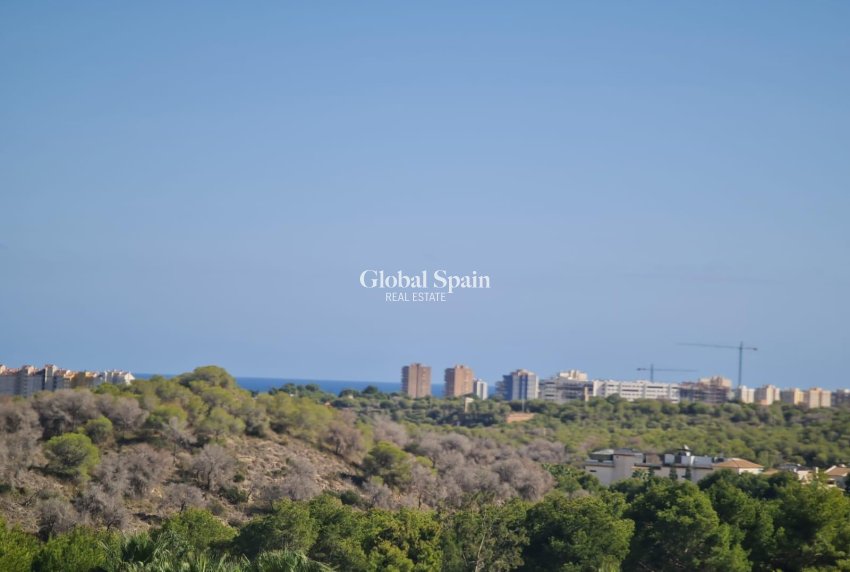 Resale - VILLA -
ORIHUELA COSTA - Lomas De Campoamor-las Ramblas