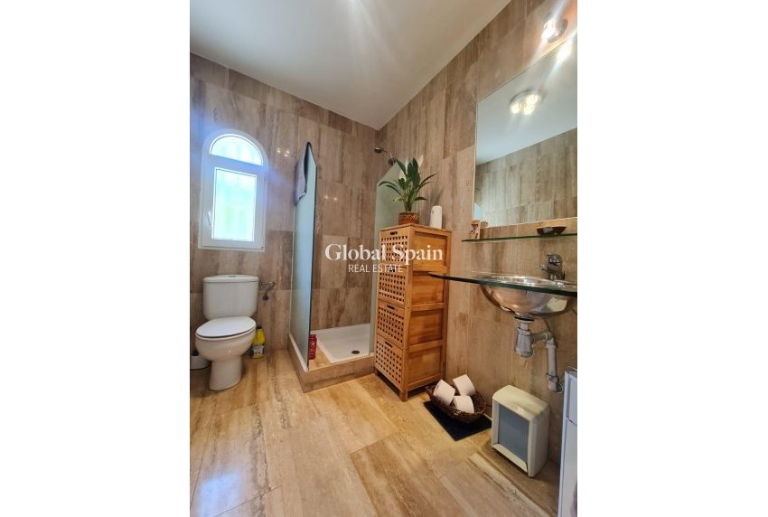 Resale - VILLA -
ORIHUELA COSTA - Lomas De Campoamor-las Ramblas