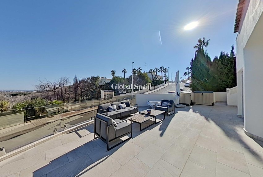 Resale - VILLA -
ORIHUELA COSTA - Lomas de Campoamor-Las Ramblas