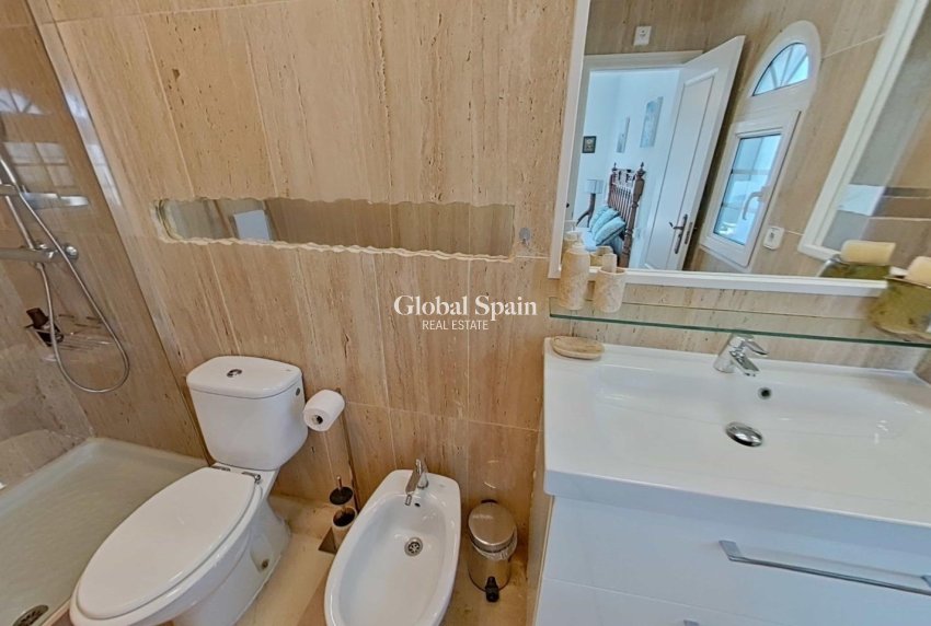 Resale - VILLA -
ORIHUELA COSTA - Lomas de Campoamor-Las Ramblas