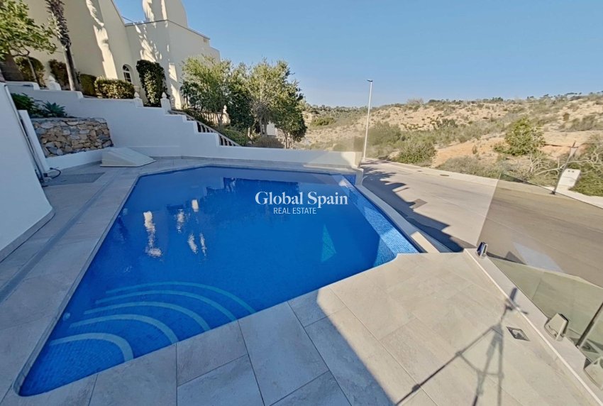 Resale - VILLA -
ORIHUELA COSTA - Lomas de Campoamor-Las Ramblas