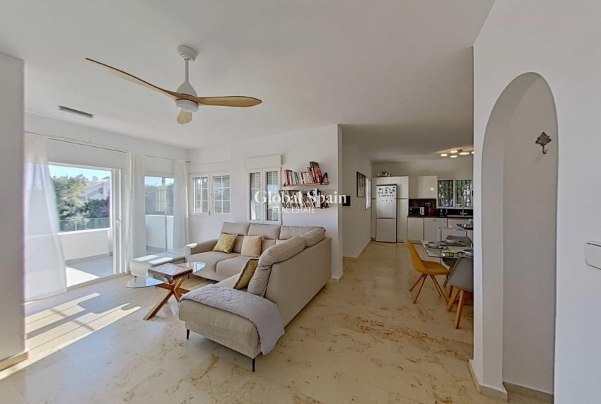 Resale - VILLA -
ORIHUELA COSTA - Lomas de Campoamor-Las Ramblas