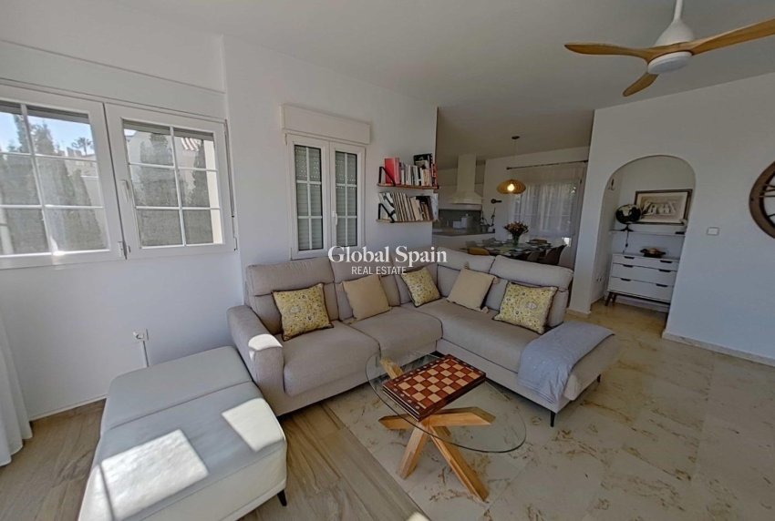 Resale - VILLA -
ORIHUELA COSTA - Lomas de Campoamor-Las Ramblas