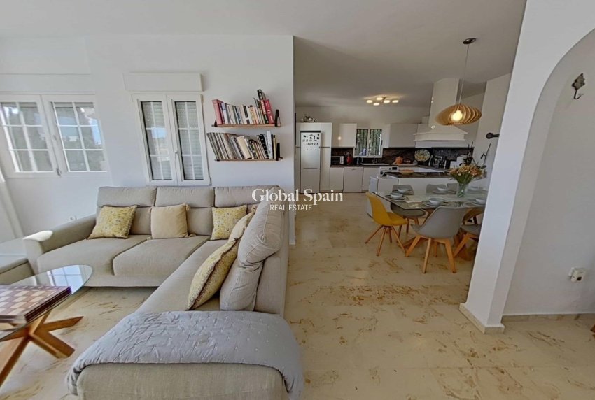 Resale - VILLA -
ORIHUELA COSTA - Lomas de Campoamor-Las Ramblas