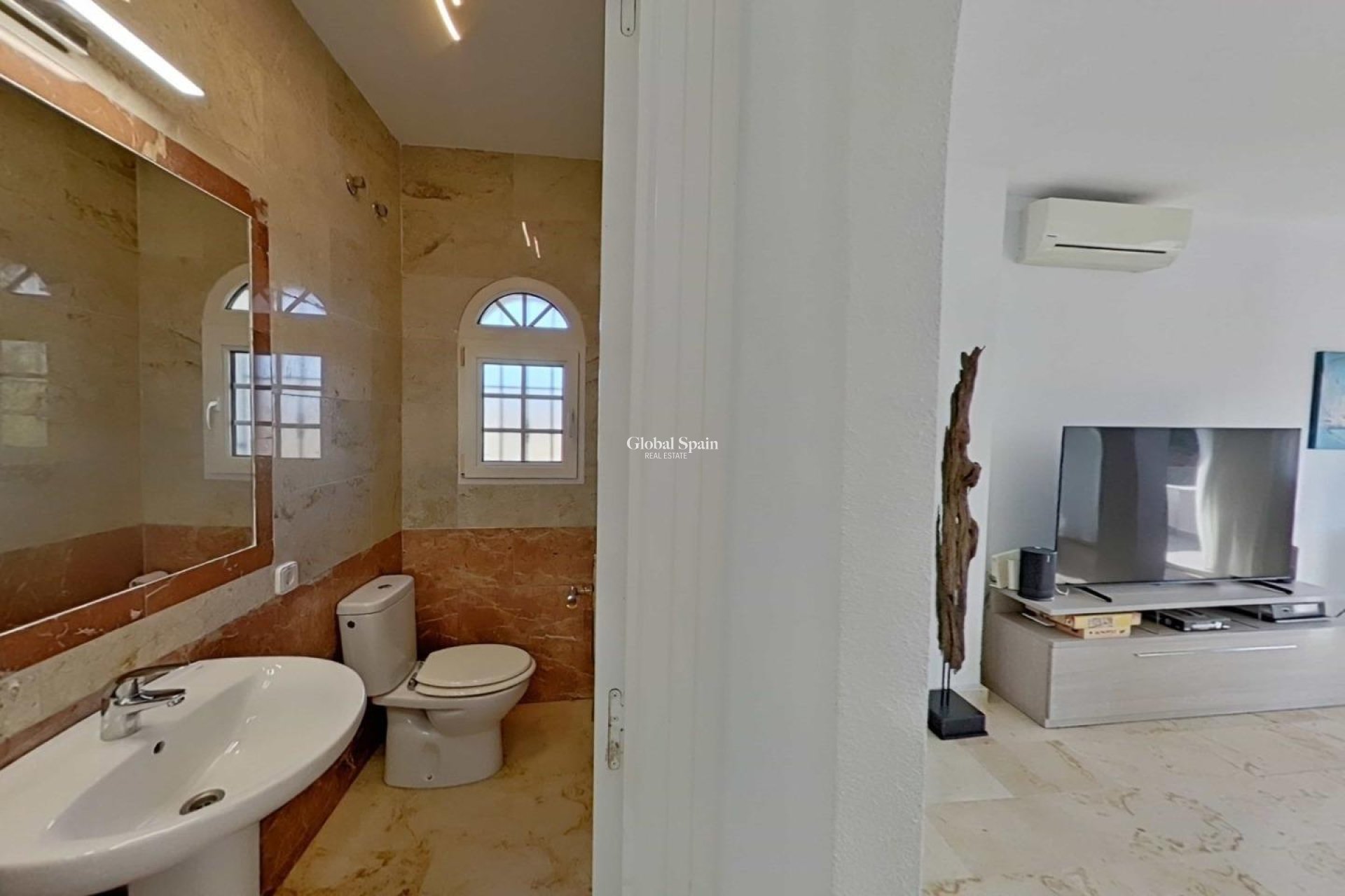 Resale - VILLA -
ORIHUELA COSTA - Lomas de Campoamor-Las Ramblas