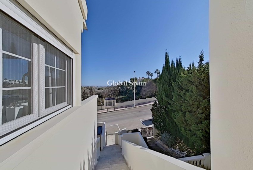 Resale - VILLA -
ORIHUELA COSTA - Lomas de Campoamor-Las Ramblas