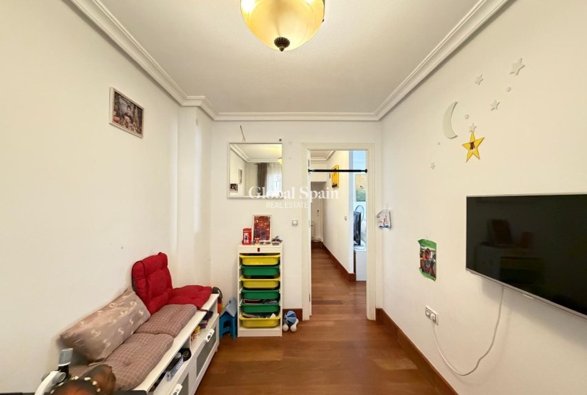 Resale - VILLA -
ORIHUELA COSTA - Lomas De Don Juan