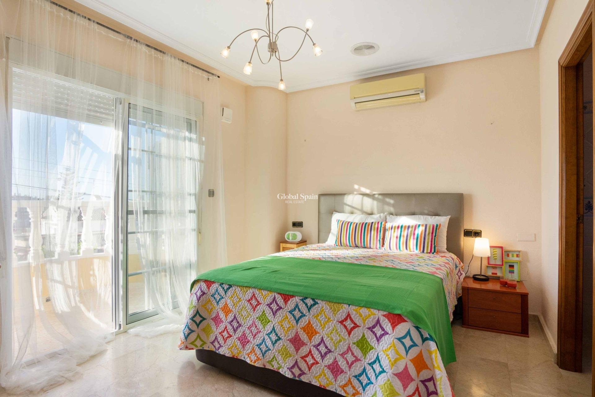 Resale - VILLA -
ORIHUELA COSTA - Los Almendros-la Florida