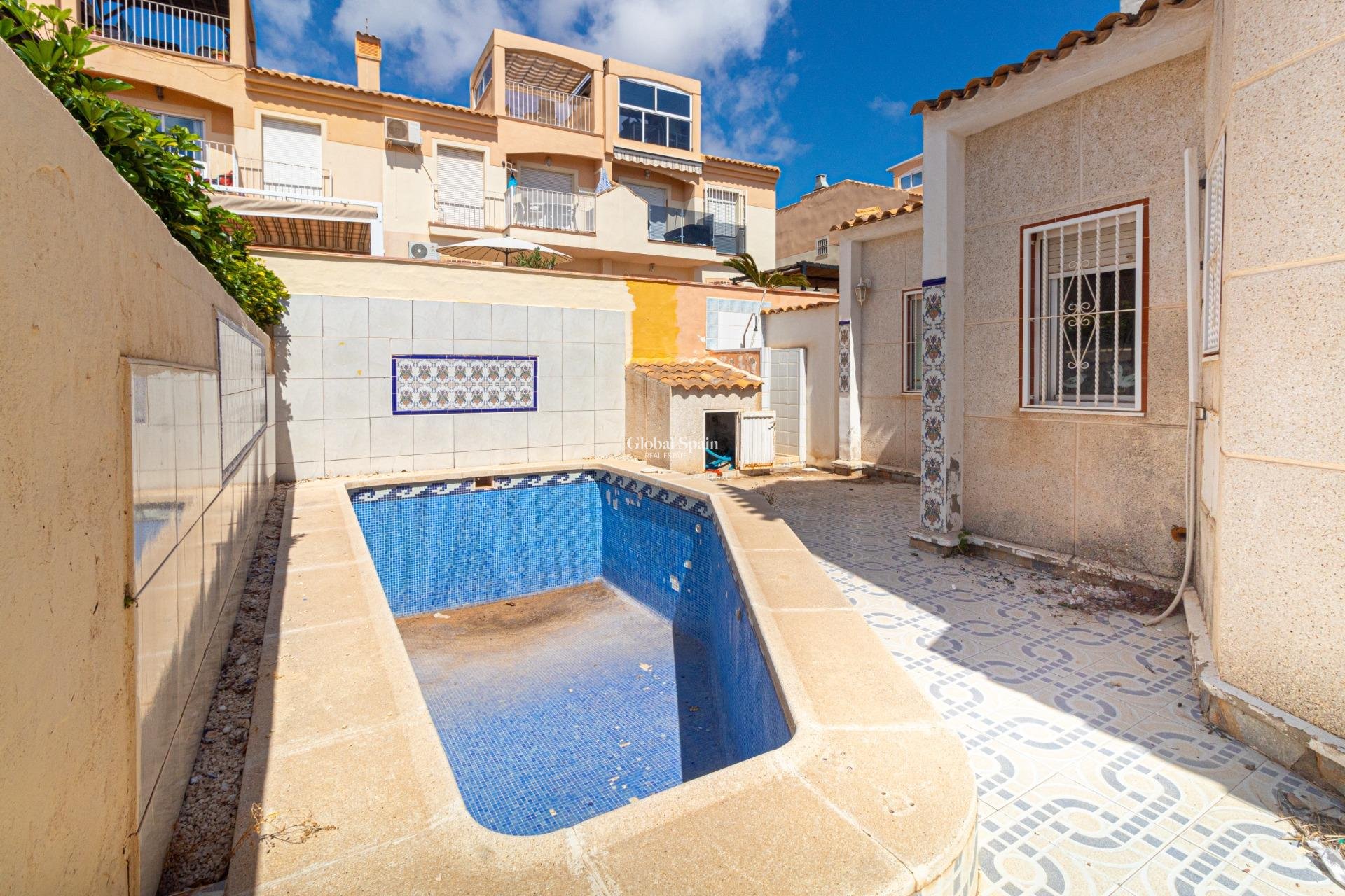 Resale - VILLA -
ORIHUELA COSTA - Los Almendros-La Florida