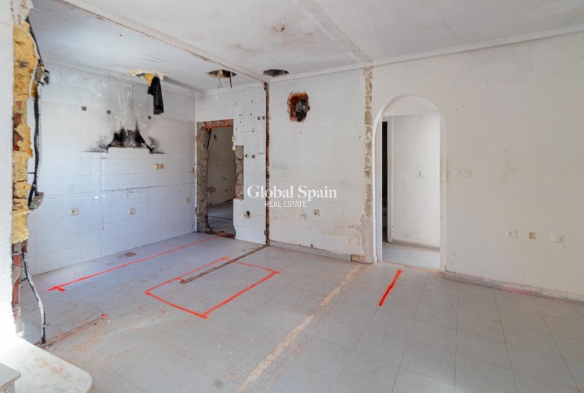 Resale - VILLA -
ORIHUELA COSTA - Los Almendros-La Florida