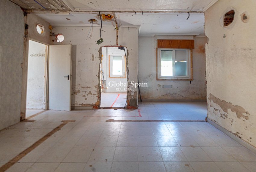 Resale - VILLA -
ORIHUELA COSTA - Los Almendros-La Florida