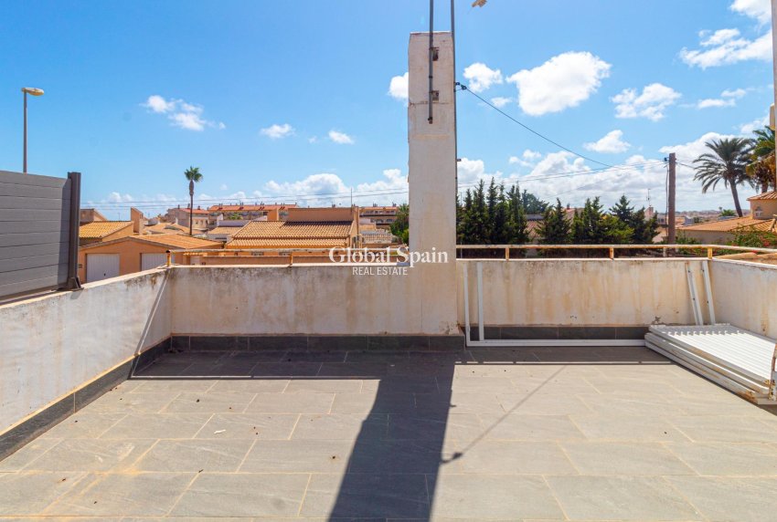 Resale - VILLA -
ORIHUELA COSTA - Los Almendros-La Florida