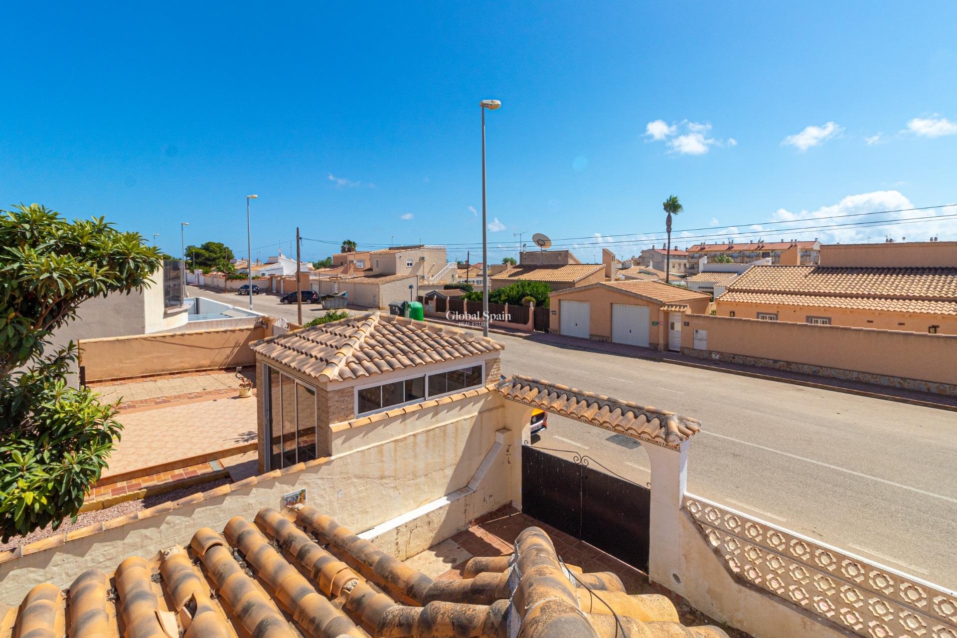 Resale - VILLA -
ORIHUELA COSTA - Los Almendros-La Florida