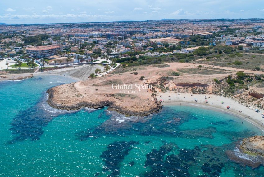 Resale - VILLA -
ORIHUELA COSTA - Los Almendros-La Florida