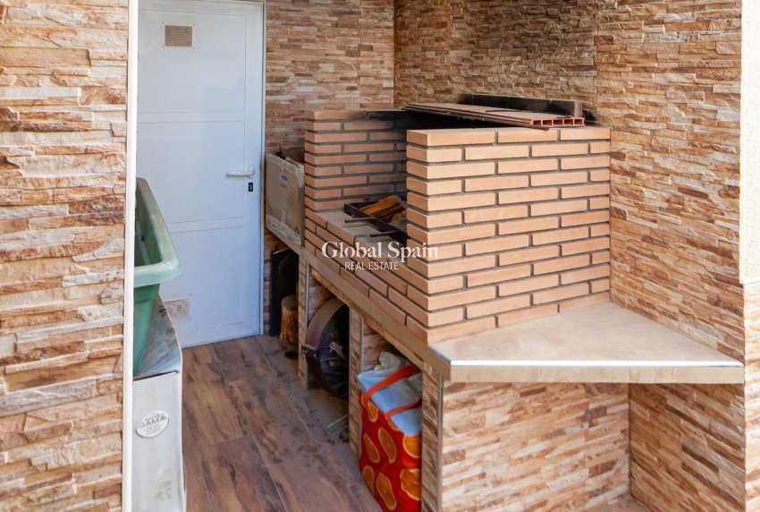 Resale - VILLA -
ORIHUELA COSTA - Los Almendros-la Florida