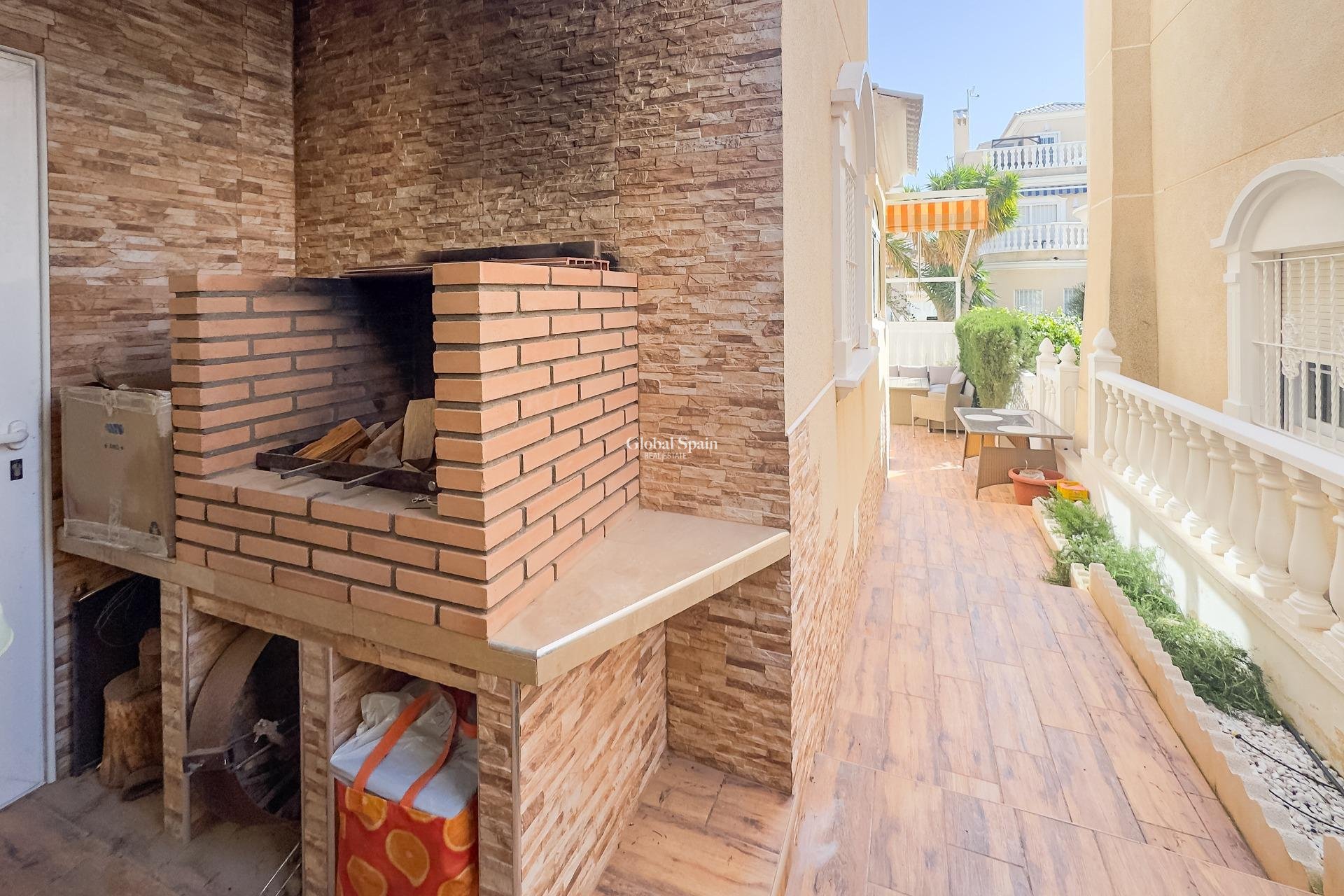 Resale - VILLA -
ORIHUELA COSTA - Los Almendros-la Florida