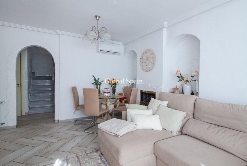 Resale - VILLA -
ORIHUELA COSTA - Los Almendros-la Florida