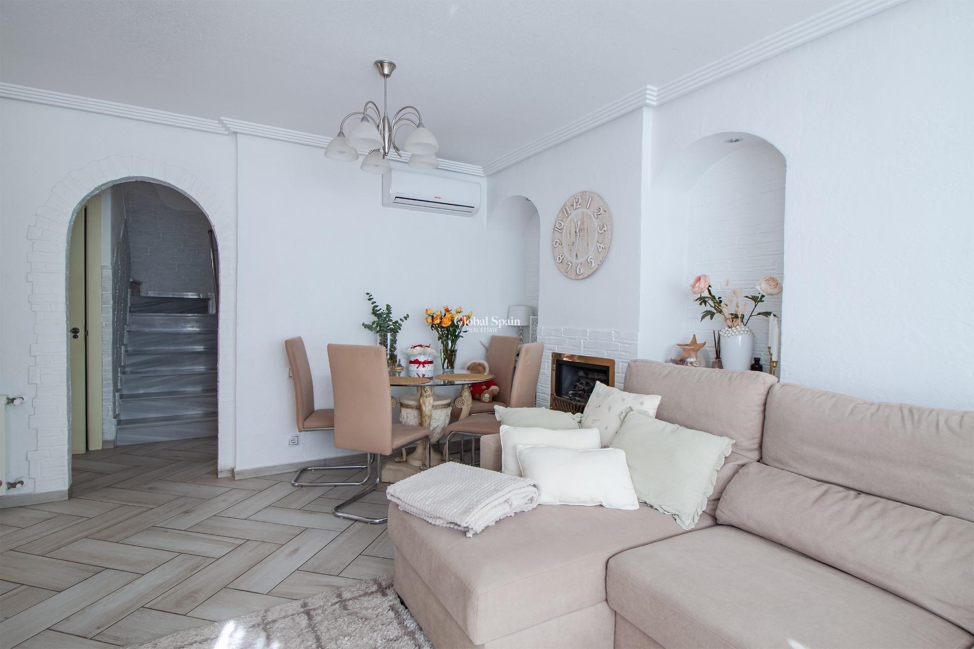 Resale - VILLA -
ORIHUELA COSTA - Los Almendros-la Florida