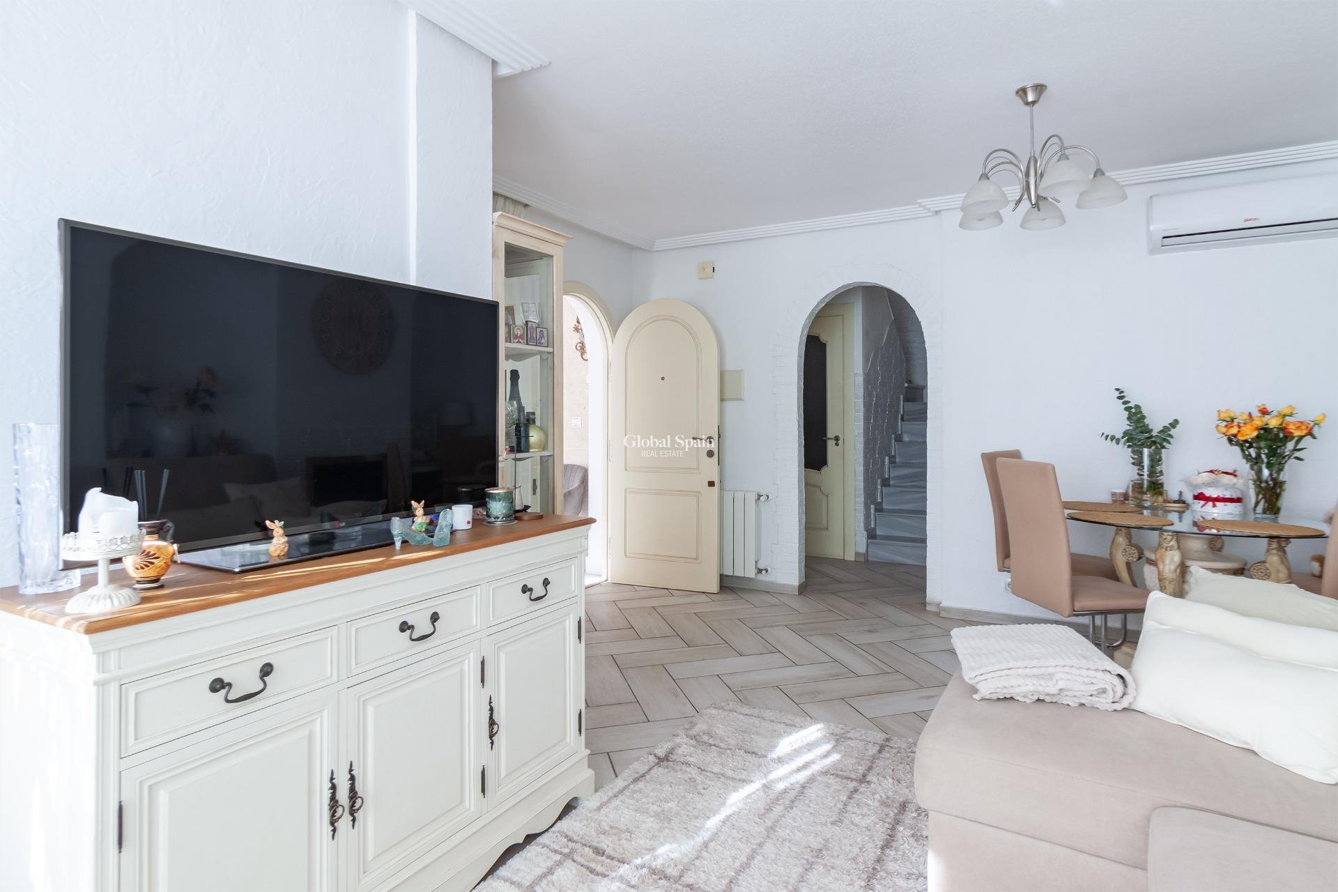 Resale - VILLA -
ORIHUELA COSTA - Los Almendros-la Florida