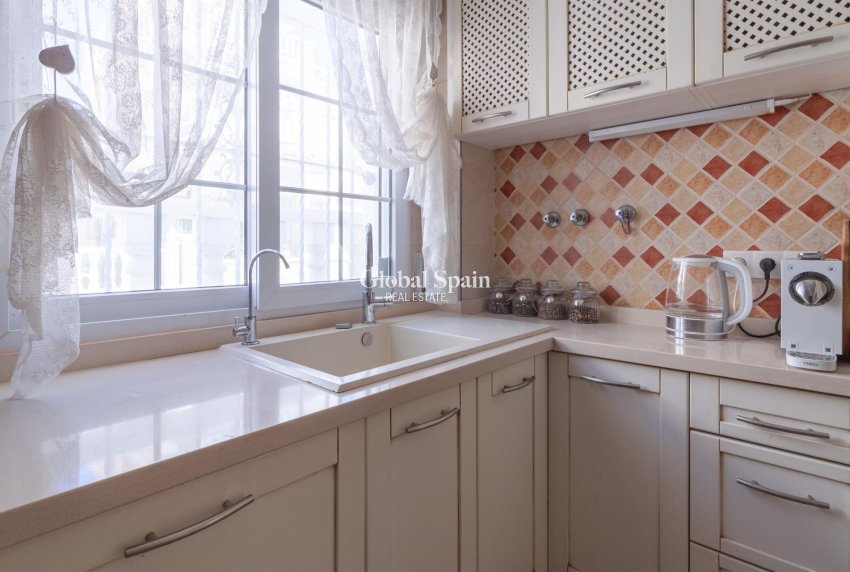 Resale - VILLA -
ORIHUELA COSTA - Los Almendros-la Florida