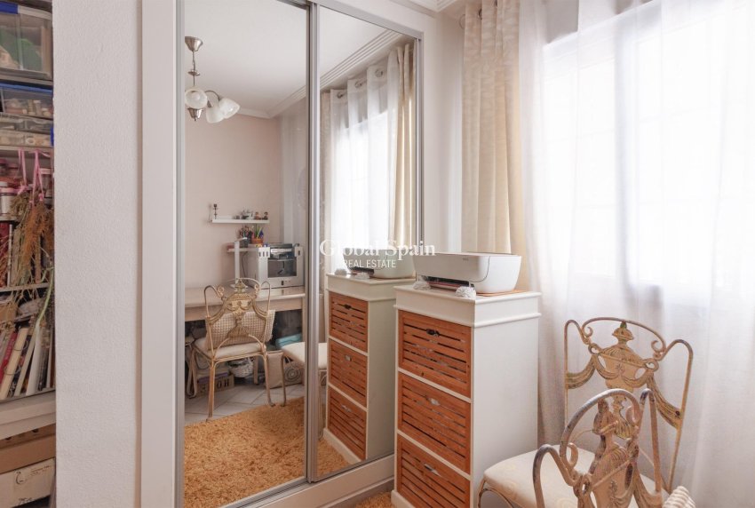 Resale - VILLA -
ORIHUELA COSTA - Los Almendros-la Florida