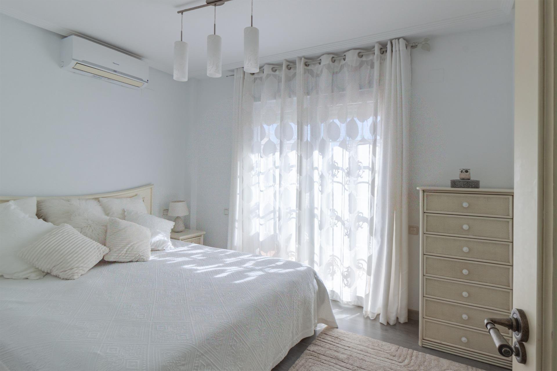 Resale - VILLA -
ORIHUELA COSTA - Los Almendros-la Florida