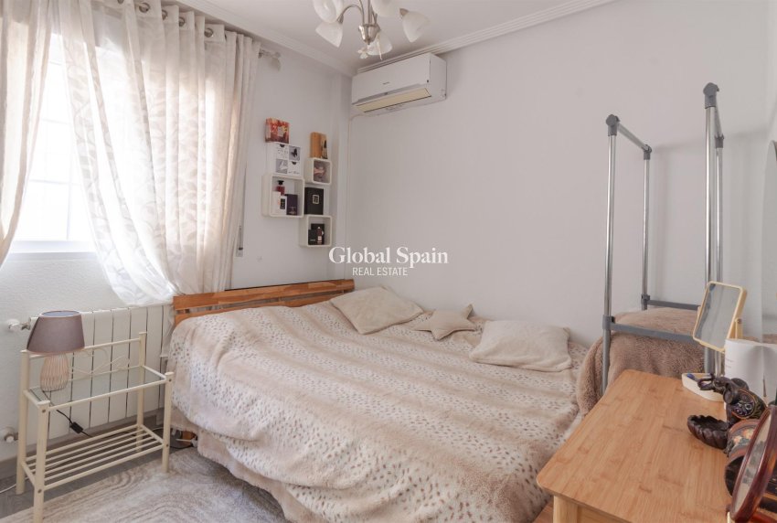 Resale - VILLA -
ORIHUELA COSTA - Los Almendros-la Florida