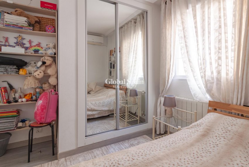 Resale - VILLA -
ORIHUELA COSTA - Los Almendros-la Florida